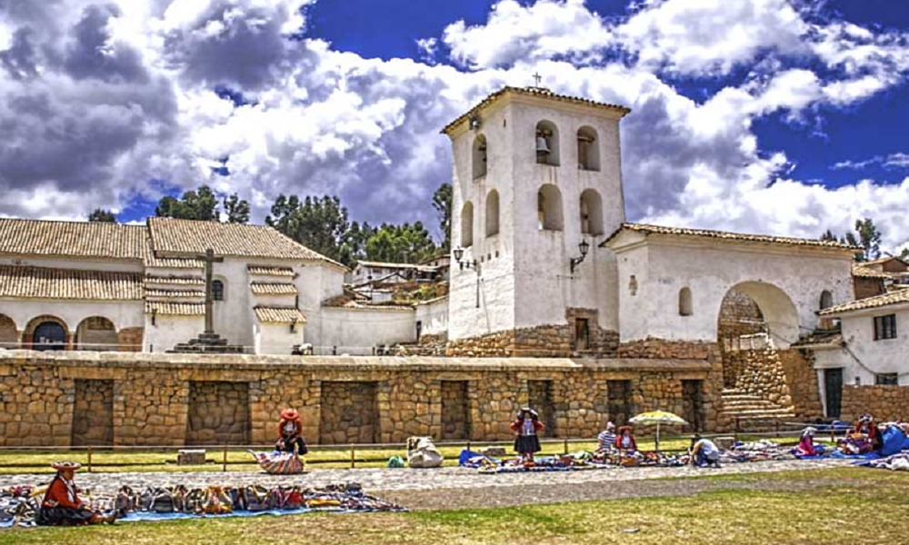 Chinchero: Desa Inca Kuno dengan Pesona Tenun Tradisional