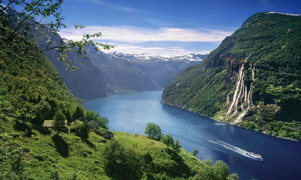 Geirangerfjord: Permata Norwegia yang Memukau