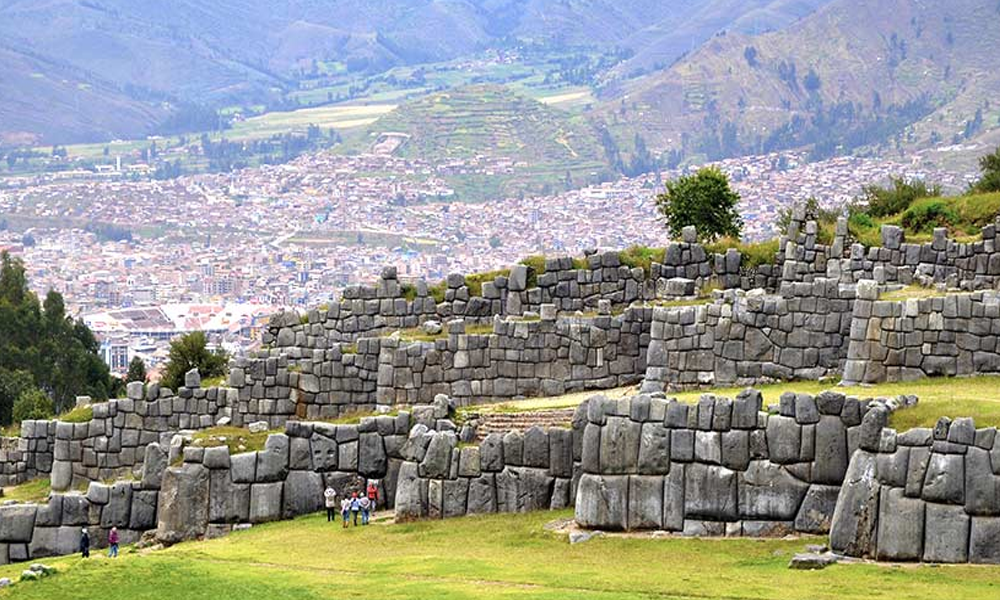 Sacsayhuamán: Benteng Inca yang Mengagumkan di Atas Cusco